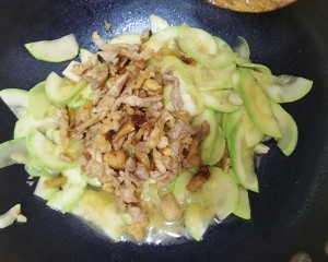 辣椒炒肉怎么做