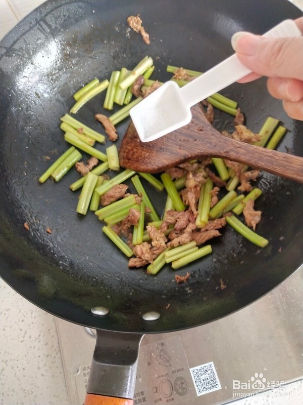 芹菜炒肉的做法