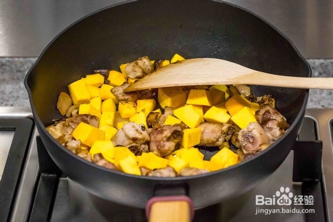 怎么做南瓜排骨焖饭