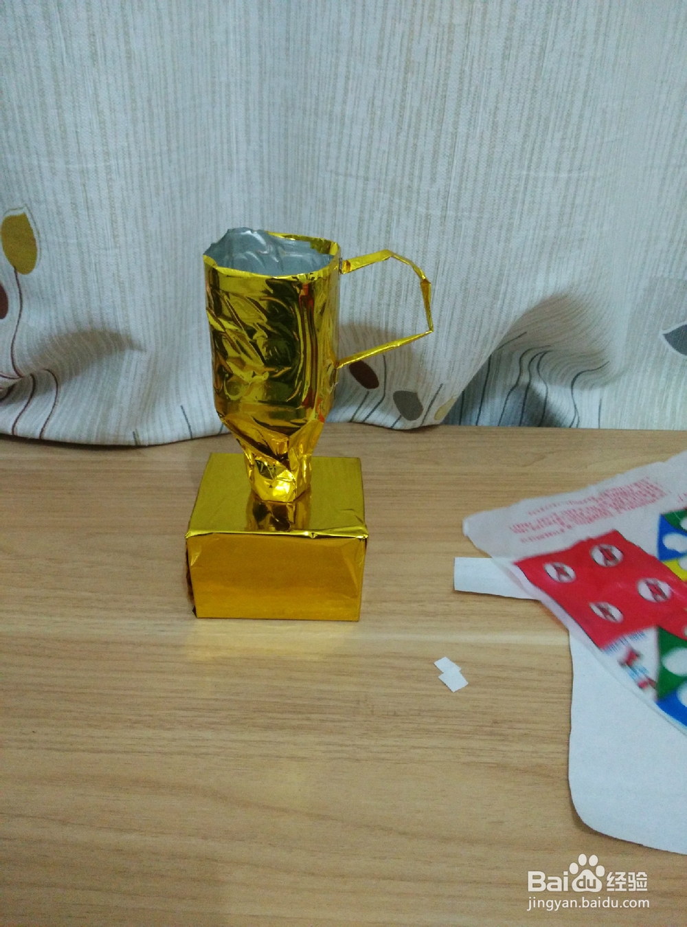 4--6岁幼儿如何自己动手做金光闪闪的奖杯