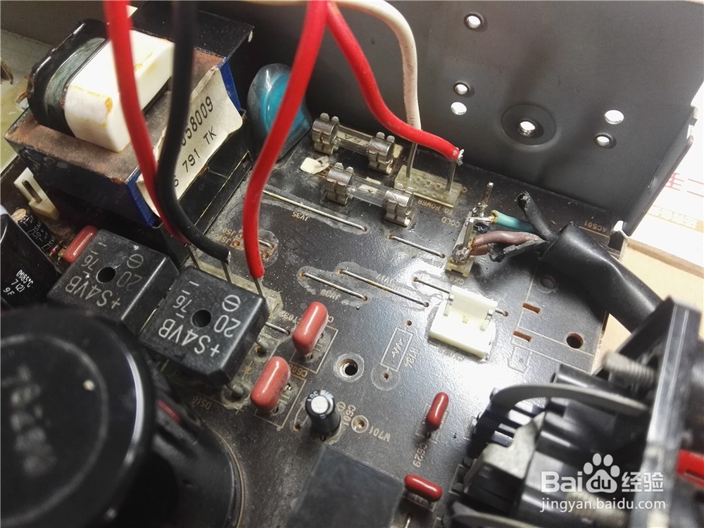 天龙AV功放AVR-2220开机数秒自保检修