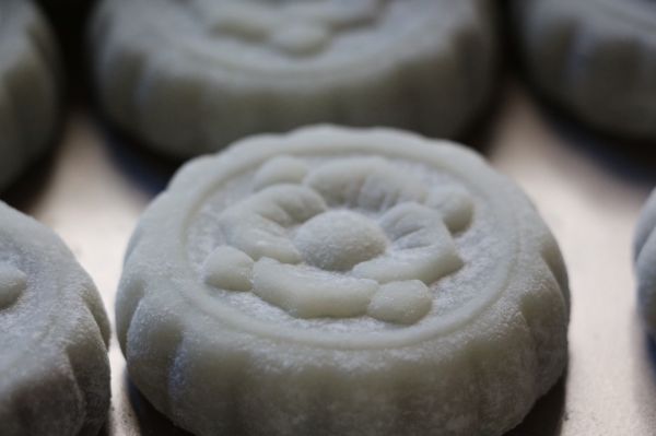 红豆沙冰皮月饼