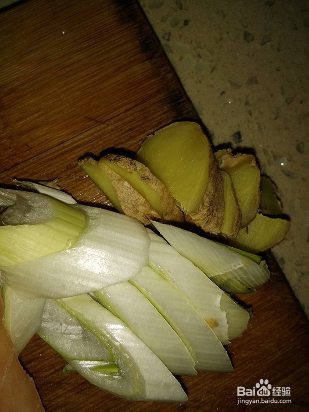 肉皮酸菜冻豆腐炖肉