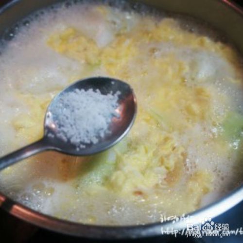美味的韩式清淡营养明太鱼干汤