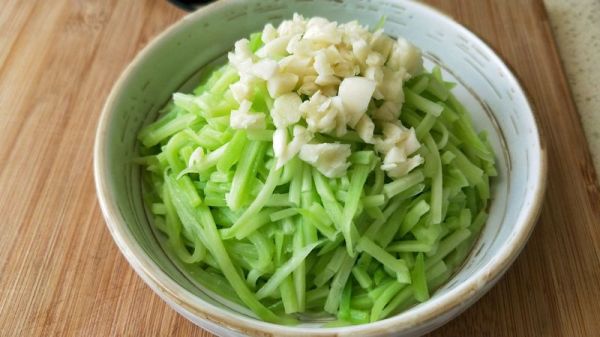 胡麻油清炒芥兰丝