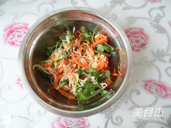 妙拌胡萝卜金针菇