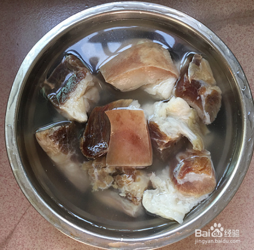 萝卜炖腊猪蹄肉的做法