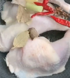 如何做香辣凉拌鸡腿呢