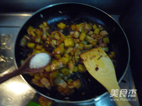 五花肉烧茄丁