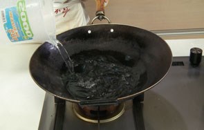 清热解咳：冰糖炖雪梨