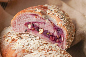 紫薯黑芝麻软欧包的做法