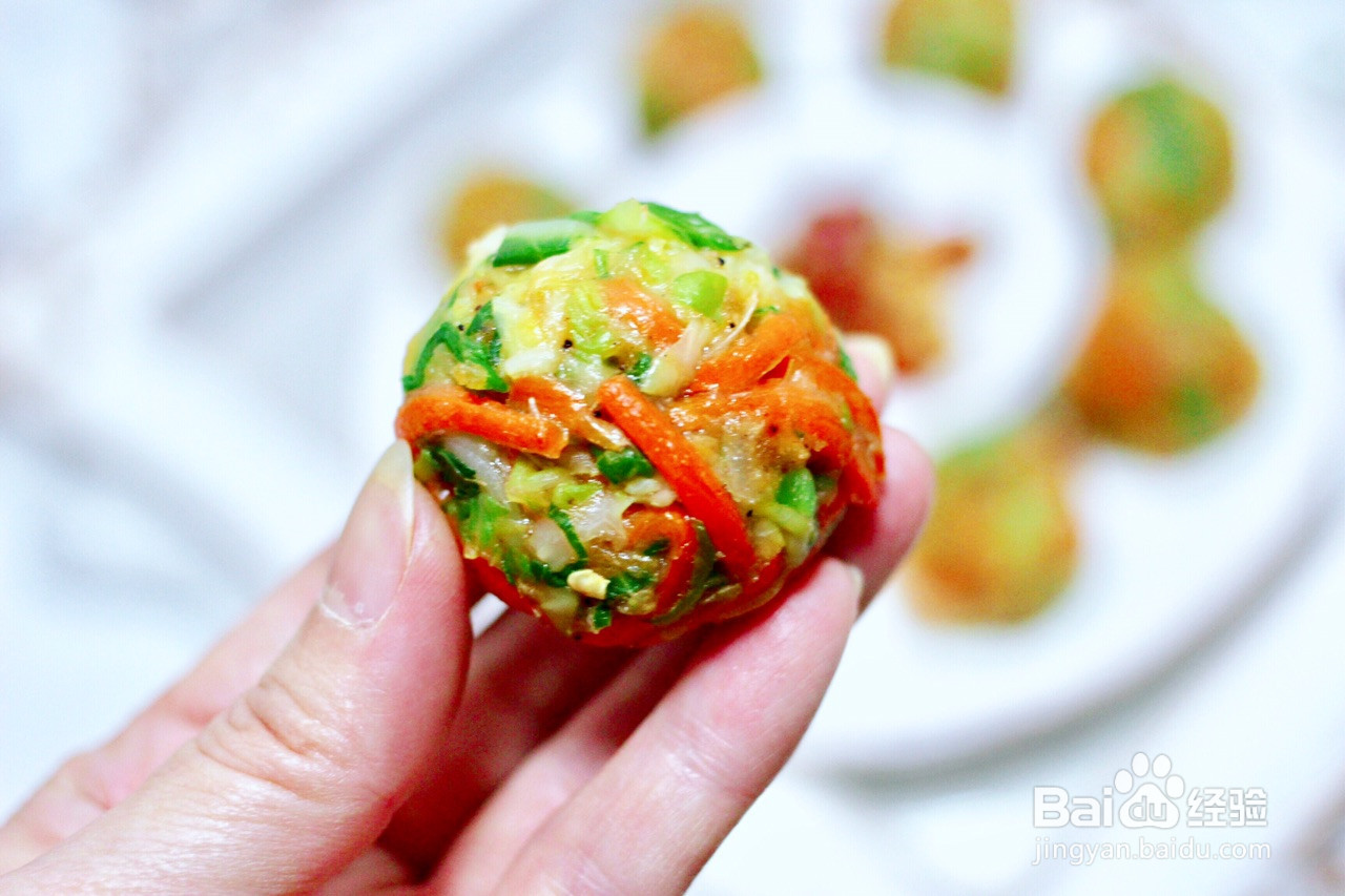 包菜虾皮菜团子的做法