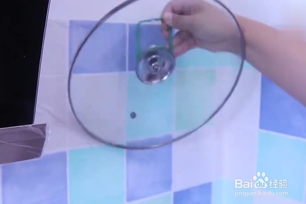 如何巧妙使用油桶上的提手？