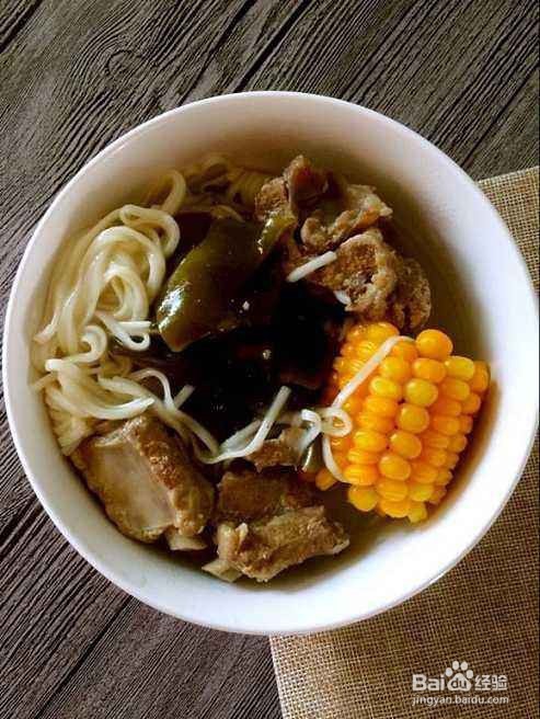 如何在家中制作海带排骨面