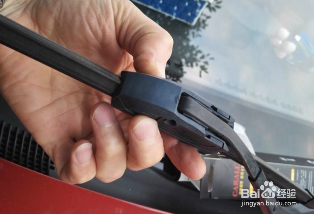 如何自己动手换汽车雨刷?