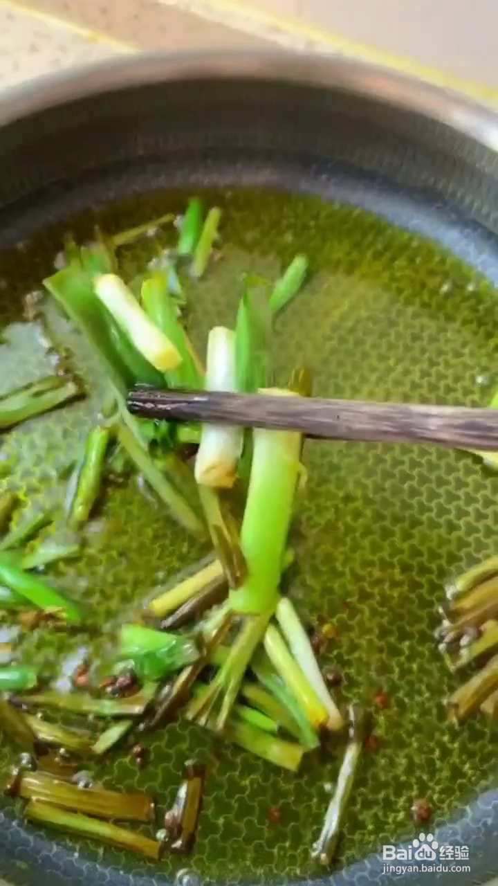 如何制作超级下饭的葱香干豆腐丝