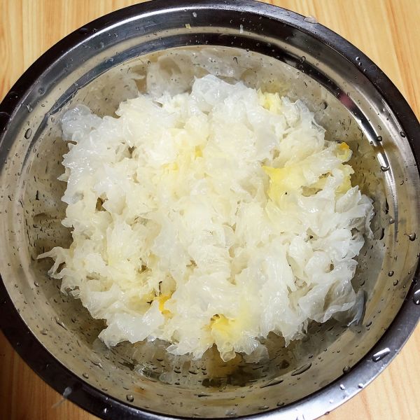 红枣银耳莲子汤