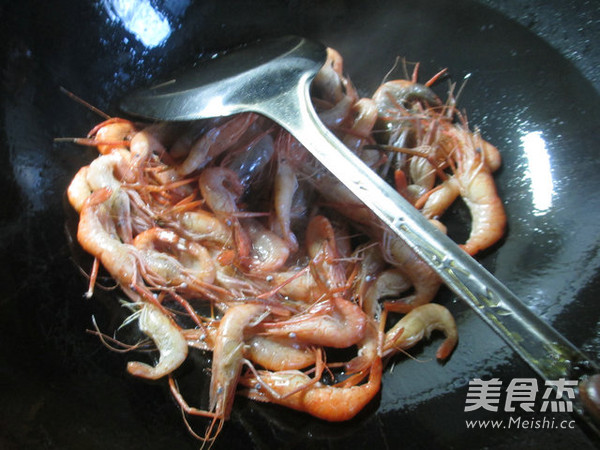 韭菜炒河虾的做法