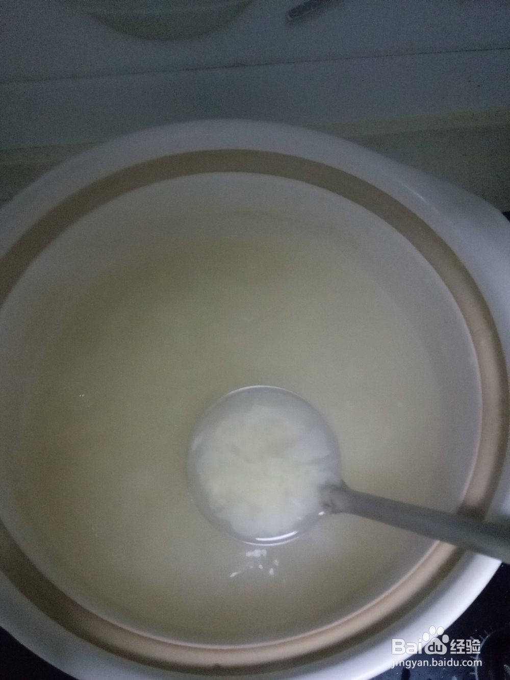 砂锅红薯银耳粥