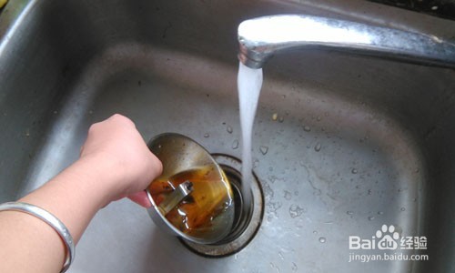 如何清洗油烟机里的废油—如何保持油烟机清洁