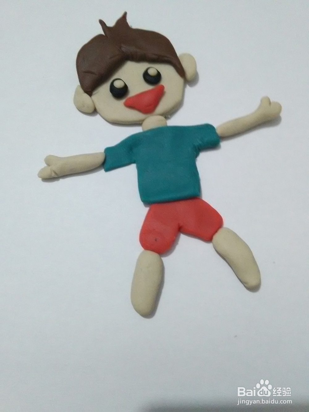 玩滑板的小男孩怎么做