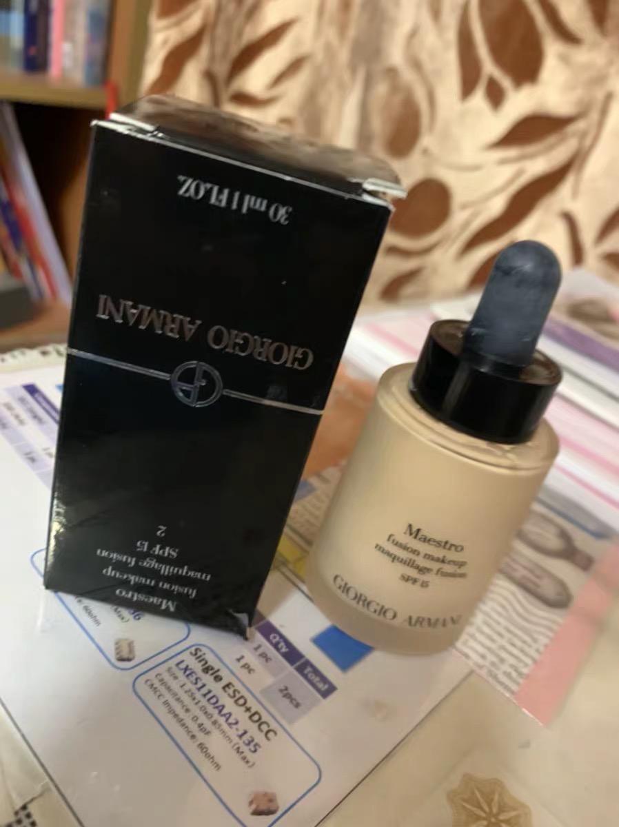 什么牌子的粉底液不卡粉这几款好用不容易卡粉~