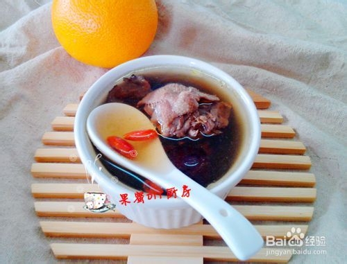 养颜汤煲:红枣乳鸽汤