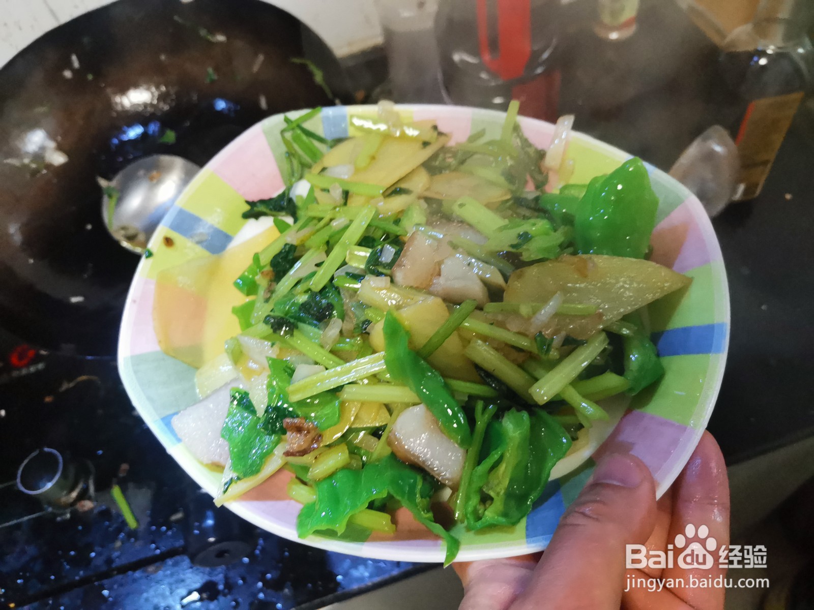 猪头肉炒芹菜青椒土豆片的做法