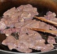 青蒜炒猪肝的做法