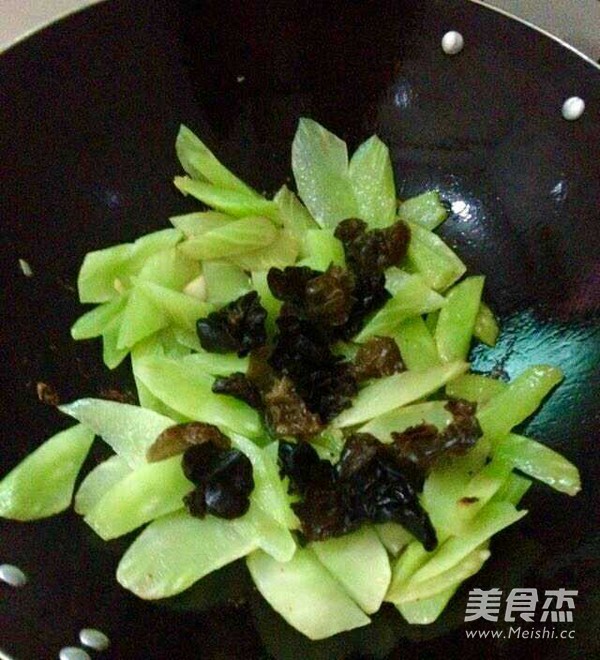 青笋木耳炒肉片