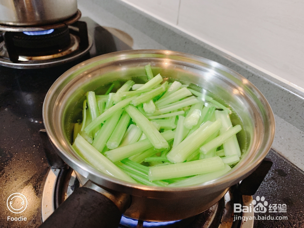 简单好吃的芹菜香干