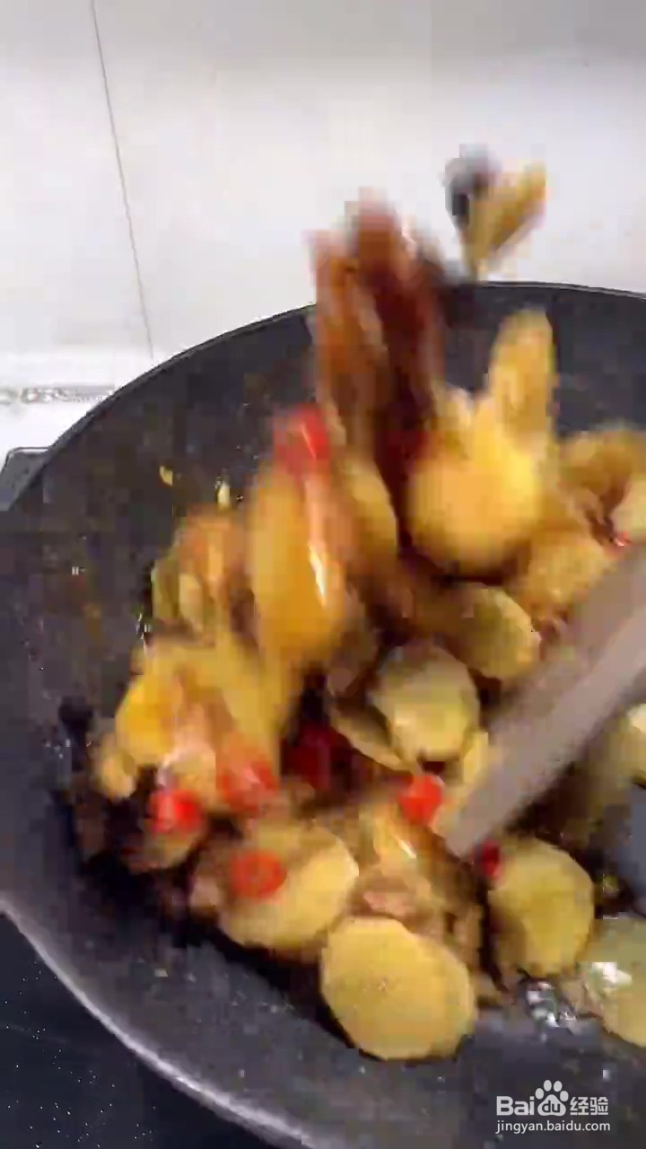 如何制作土豆片炒香菇