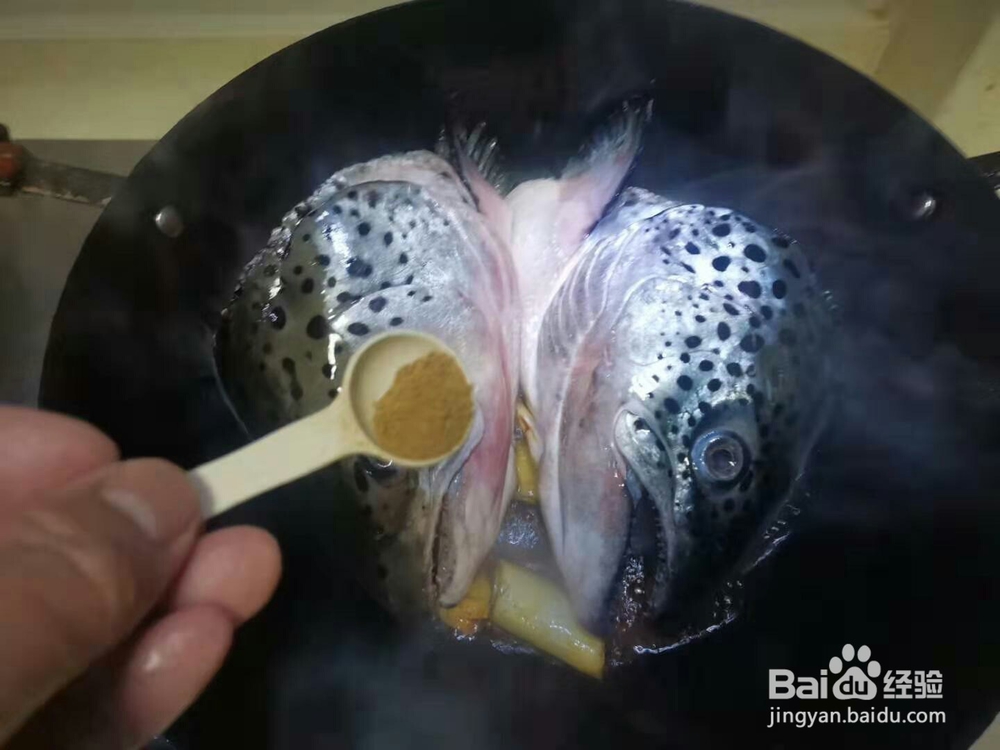 酱三文鱼头的做法