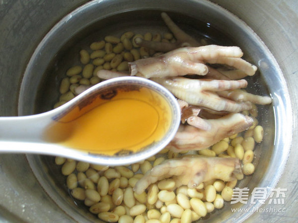 鸡爪黄豆汤的做法