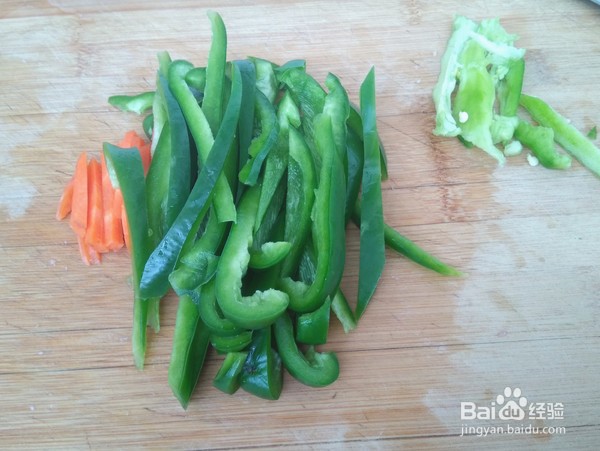 鱿鱼炒辣椒的做法