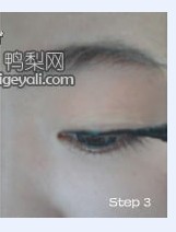 不脱妆眼线的画法