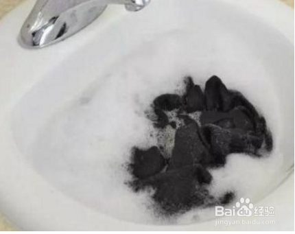 可乐弄衣服上怎么洗掉