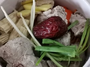 冬瓜排骨养生汤的做法