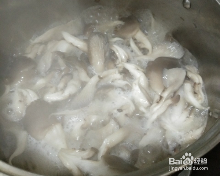 在家也能做的酱香平菇炒肉片