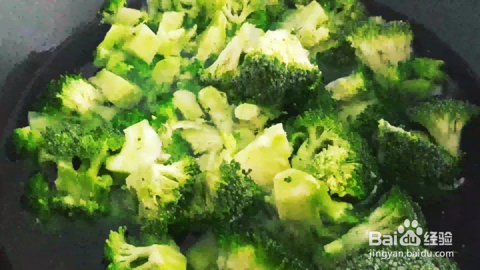 一道非常有营养价值的西兰花炒火腿肠