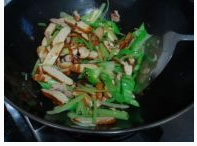 香芹炒卤干，下饭菜很好吃