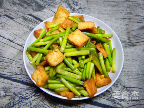 蒜苔炒豆腐的做法