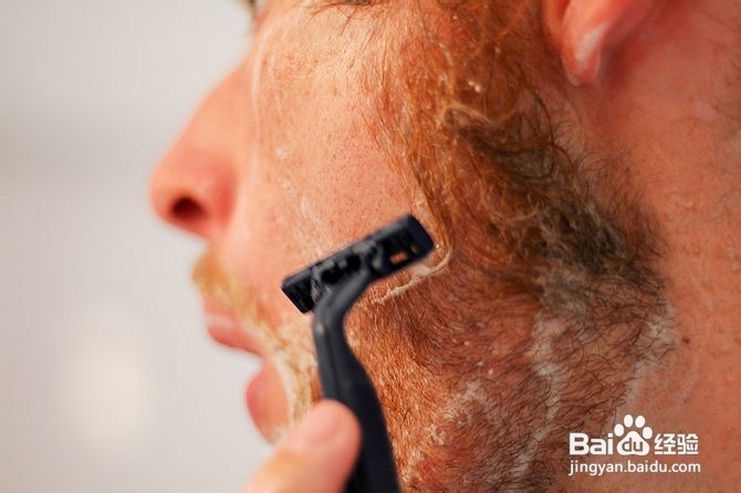 如何干净的刮胡子！