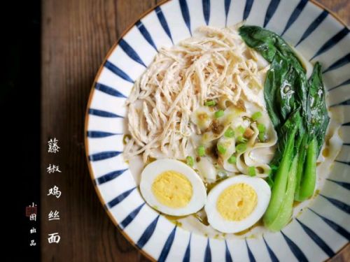 藤椒鸡丝刀削面