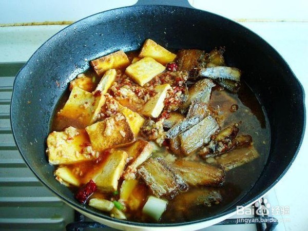 美味的带鱼炖豆腐