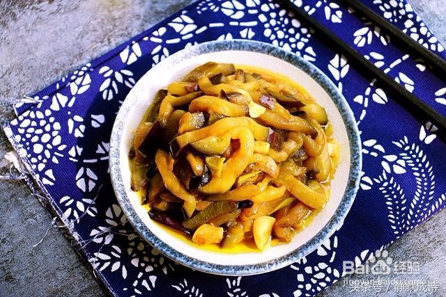 素炒茄条，防衰老防胃癌护血管女人老人多吃