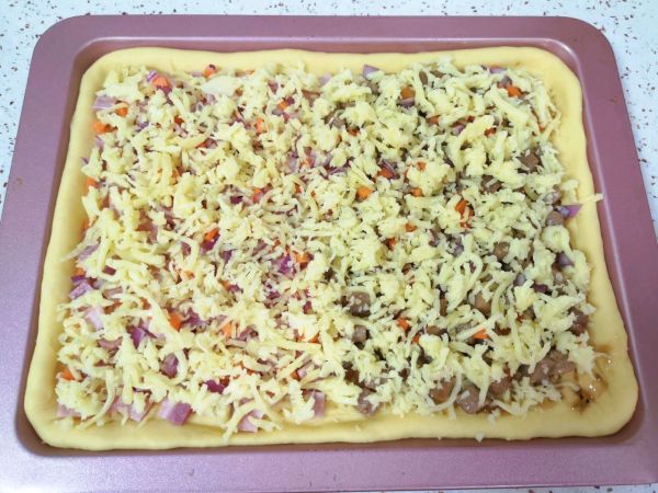 牛排培根肉双拼披萨