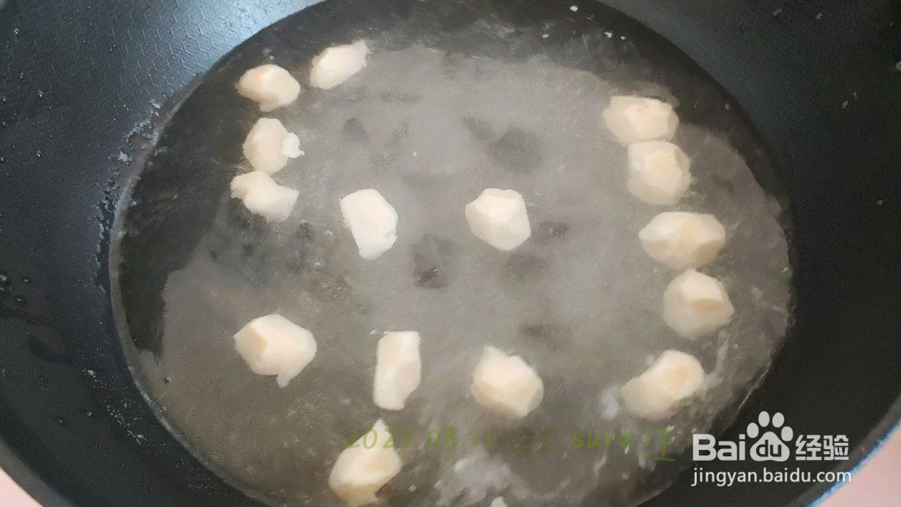 五菜菌菇烩鱼丸的做法