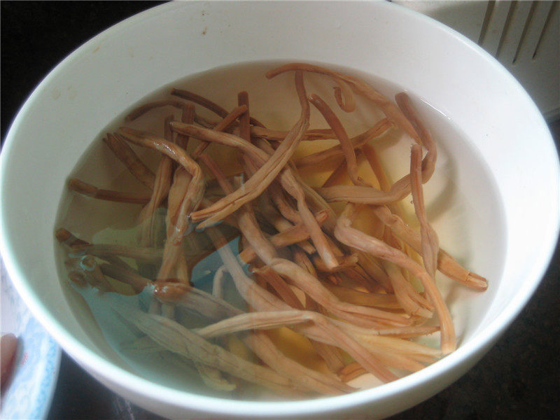 腐竹针菜羊肉丸汤的做法，妈妈们快收！