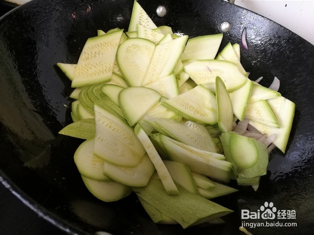 西葫芦炒土鸡蛋